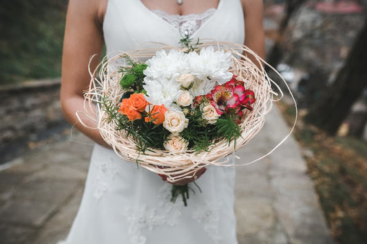 crop-bride-holding-bouquet (1)